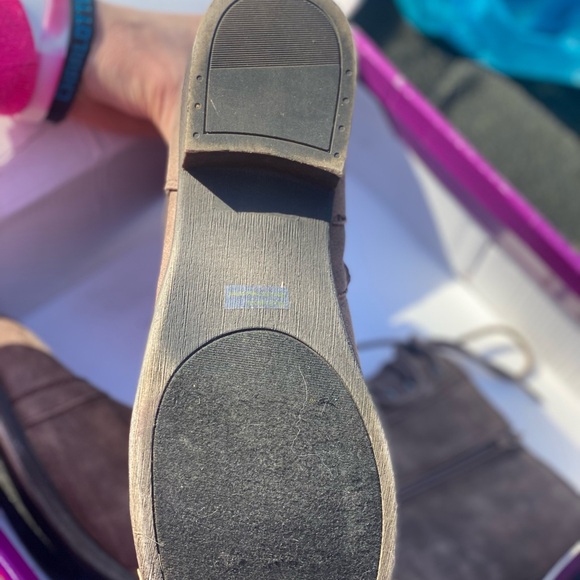 Boots - Picture 4 of 6